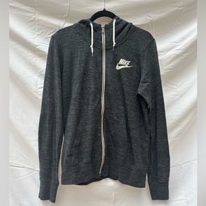 Nike thin hoodie in good condition super comfy and cute.